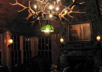 <a href="http://bighornforge.com/birch-point-chandelier/" target="_blank">Birch Point Elk Antler Chandelier</a>