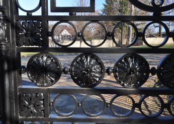 <a href="http://bighornforge.com/about/significant-projects/former-estate-of-harvey-firestone-jr/" target="_blank">Driveway Gate</a> rosettes