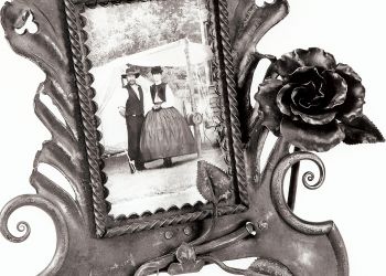 <a href="http://bighornforge.com/lighting-candlesticks/"target="blank">Picture Frame</a>