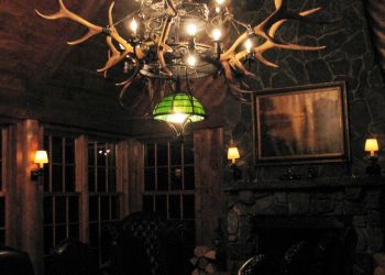 <a href="http://bighornforge.com/birch-point-chandelier/" target="_blank">Birch Point Elk Antler Chandelier</a>