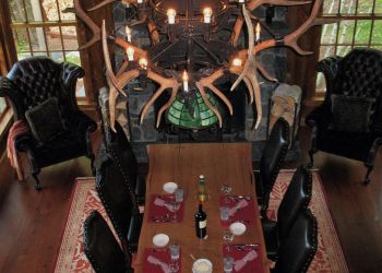 <a href="http://bighornforge.com/birch-point-chandelier/" target="_blank">Birch Point Elk Antler Chandelier</a>