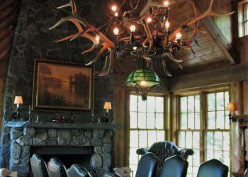 <a href="http://bighornforge.com/birch-point-chandelier/" target="_blank">Birch Point Elk Antler Chandelier</a>