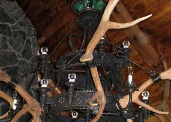 <a href="http://bighornforge.com/birch-point-chandelier/" target="_blank">Birch Point Elk Antler Chandelier</a> install