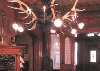 <a href="http://bighornforge.com/about/significant-projects/pabst-mansion/" target="_blank">Elk Antler Chandelier</a>