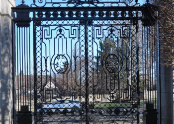 <a href="http://bighornforge.com/about/significant-projects/former-estate-of-harvey-firestone-jr/" target="_blank">Driveway Gates</a>